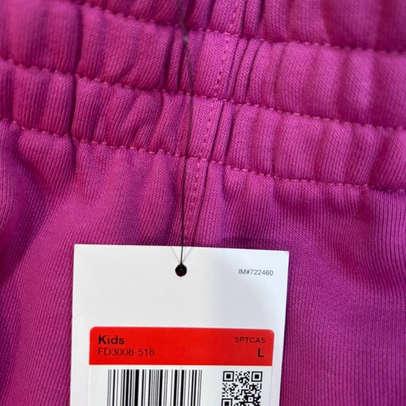 Nike Sportswear Club Fleece
Big Kids' Oversized Sweatshirt & Sweatpants - Picture 2 of 15